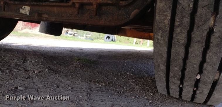 image for item DQ6100 2002 International school bus