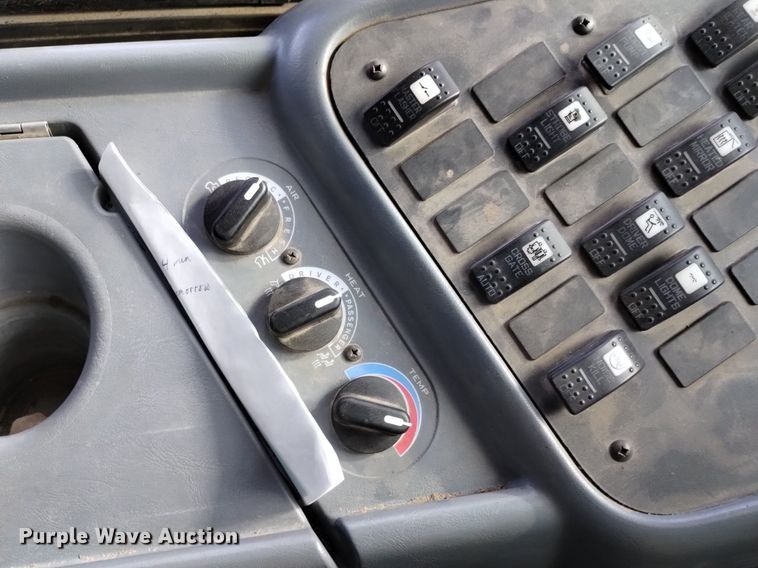 image for item DQ6101 2008 IC Corporation CE200 school bus