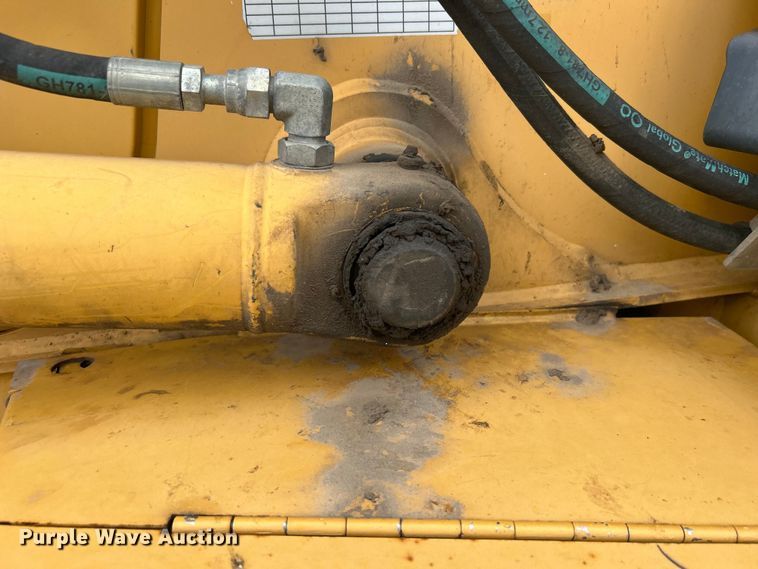 image for item EG0287 2011 John Deere 310SJ backhoe