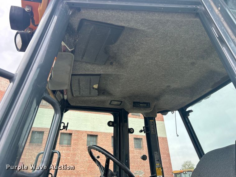 image for item EG0287 2011 John Deere 310SJ backhoe