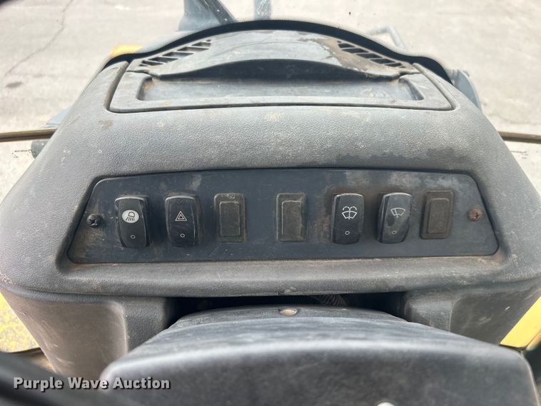 image for item EG0287 2011 John Deere 310SJ backhoe