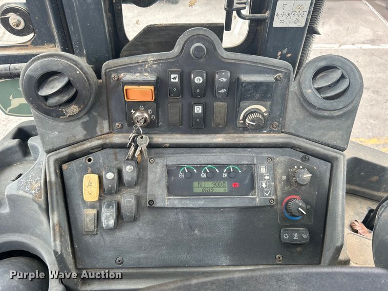 image for item EG0287 2011 John Deere 310SJ backhoe