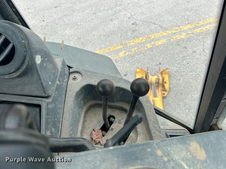 image for item EG0287 2011 John Deere 310SJ backhoe