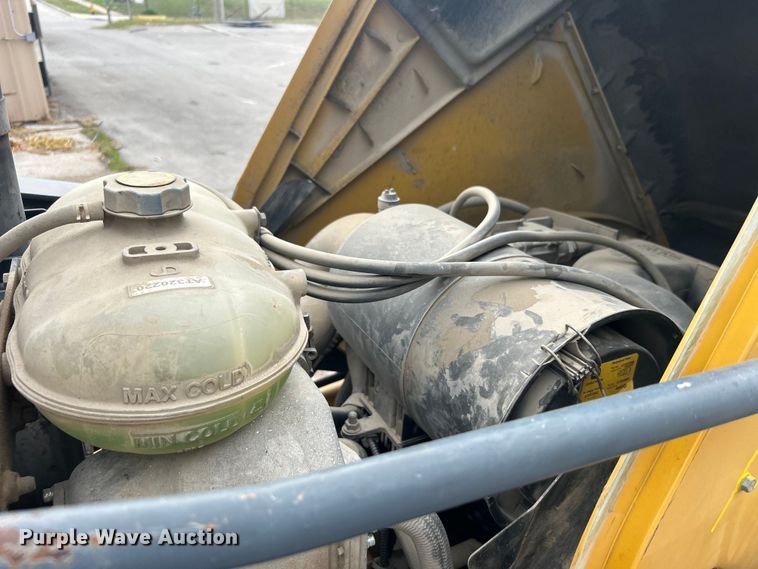 image for item EG0287 2011 John Deere 310SJ backhoe