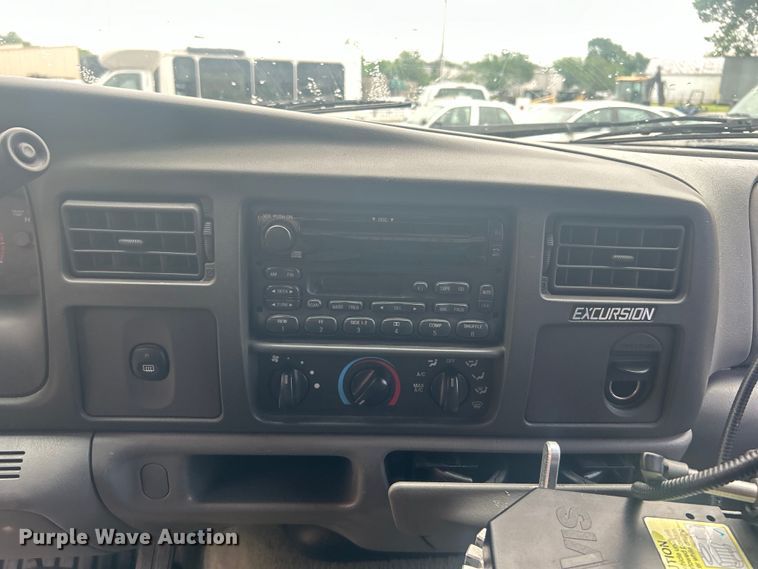 image for item EG0337 2003 Ford Excursion SUV