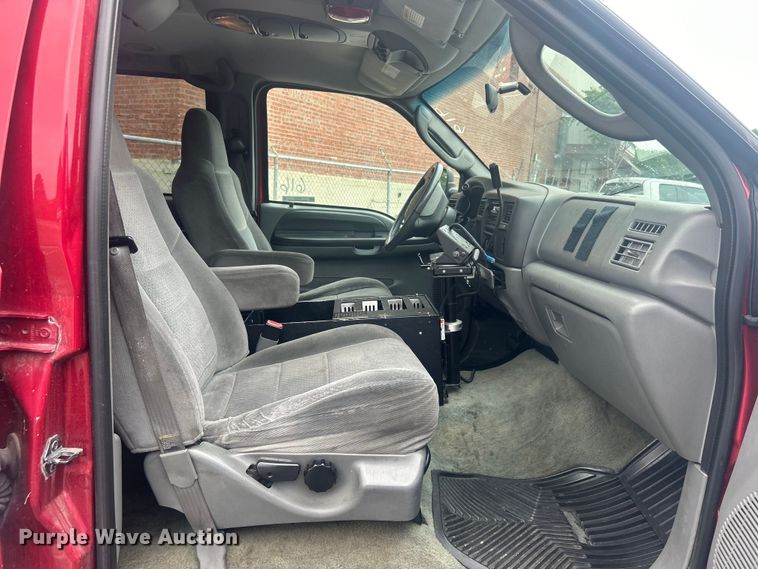 image for item EG0337 2003 Ford Excursion SUV