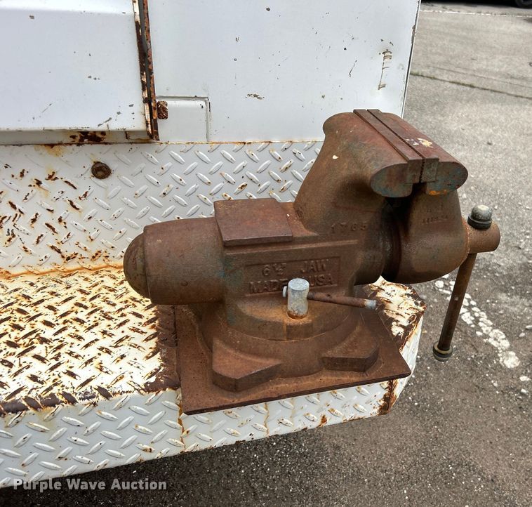 image for item EG0347 2011 Ford F250 Super Duty SuperCab utility bed pickup truck