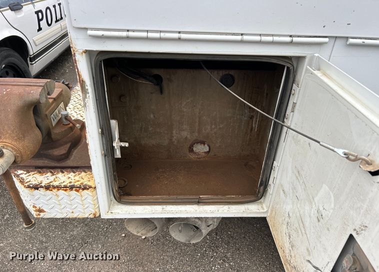 image for item EG0347 2011 Ford F250 Super Duty SuperCab utility bed pickup truck