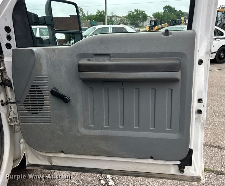 image for item EG0347 2011 Ford F250 Super Duty SuperCab utility bed pickup truck