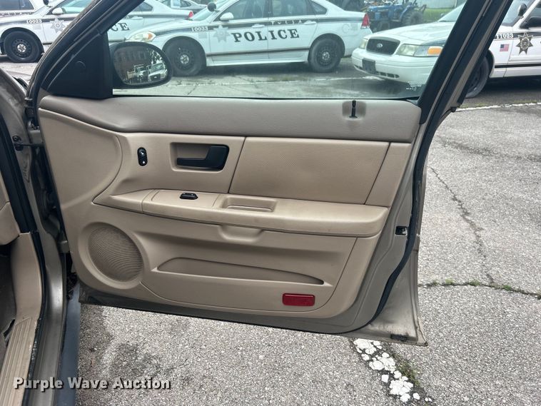 image for item EG0348 2006 Ford Taurus 