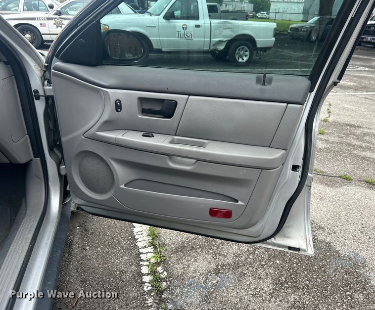 image for item EG0351 2006 Ford Taurus 