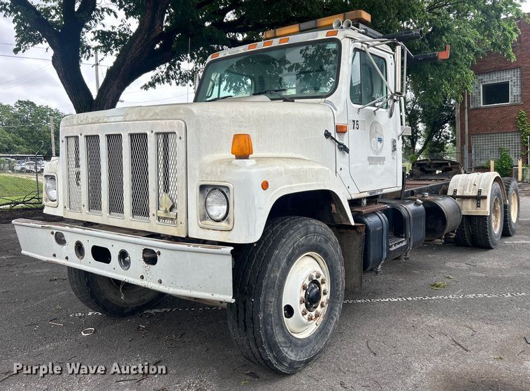 image for item EG0353 1998 International 2574  winch truck