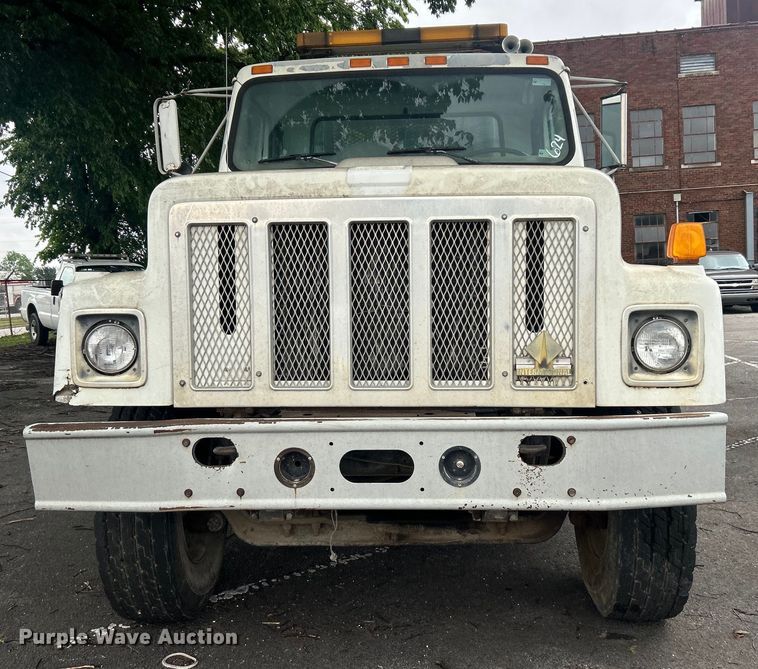 image for item EG0353 1998 International 2574  winch truck