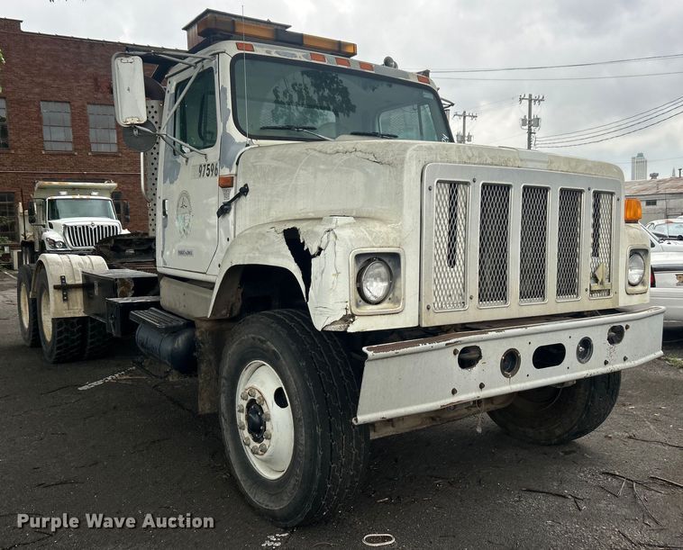 image for item EG0353 1998 International 2574  winch truck