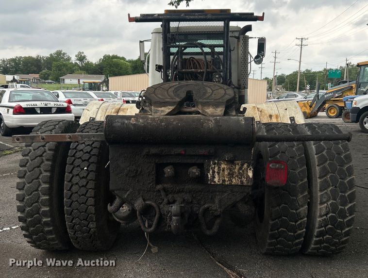 image for item EG0353 1998 International 2574  winch truck