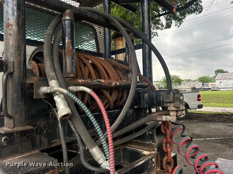 image for item EG0353 1998 International 2574  winch truck