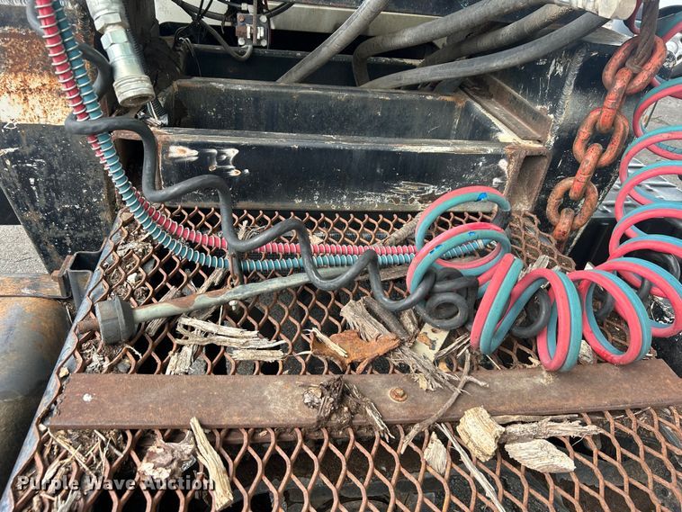 image for item EG0353 1998 International 2574  winch truck