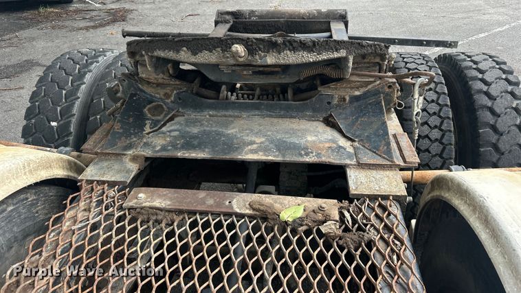 image for item EG0353 1998 International 2574  winch truck