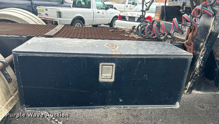 image for item EG0353 1998 International 2574  winch truck