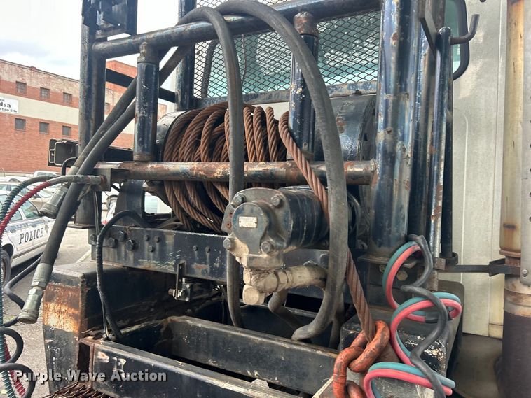 image for item EG0353 1998 International 2574  winch truck