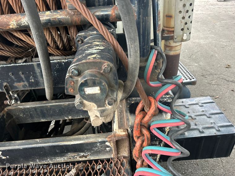 image for item EG0353 1998 International 2574  winch truck