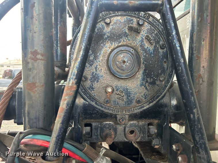 image for item EG0353 1998 International 2574  winch truck