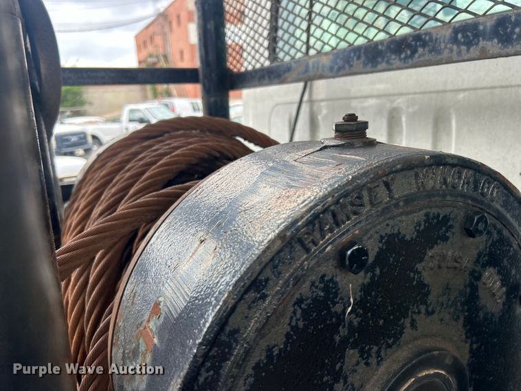 image for item EG0353 1998 International 2574  winch truck