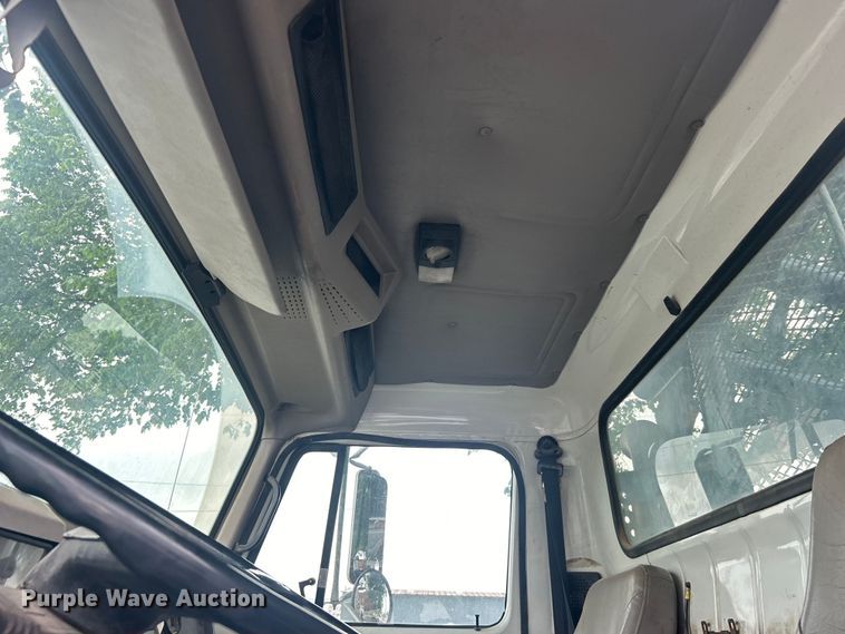 image for item EG0353 1998 International 2574  winch truck