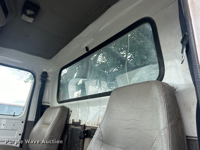 image for item EG0353 1998 International 2574  winch truck