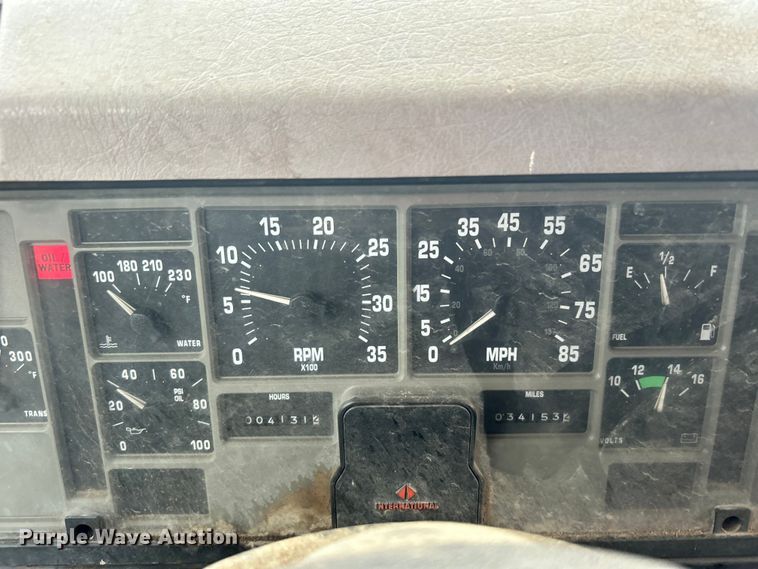 image for item EG0353 1998 International 2574  winch truck