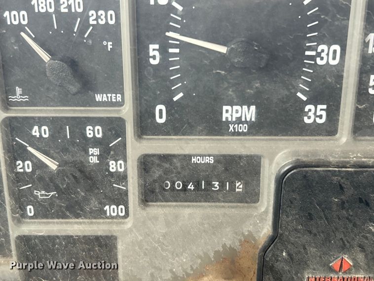 image for item EG0353 1998 International 2574  winch truck