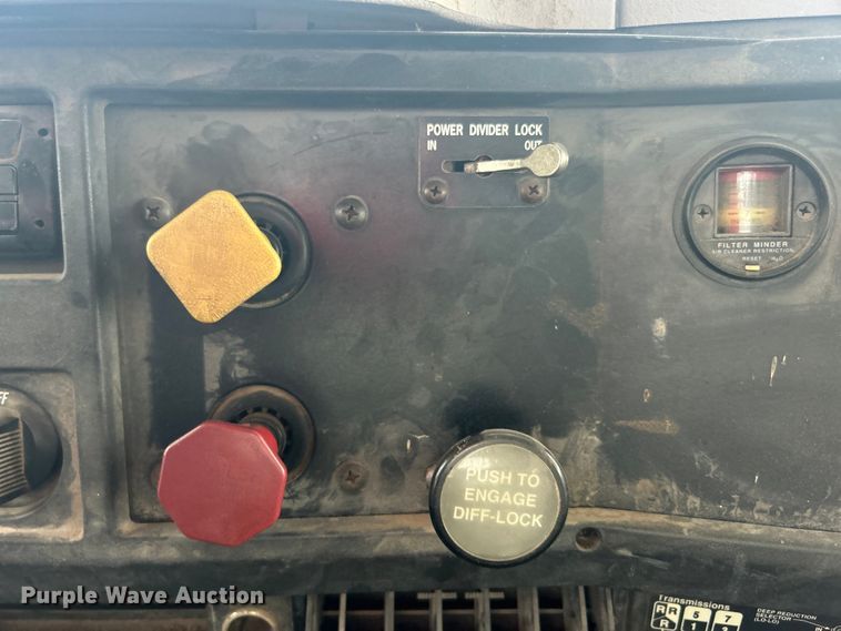 image for item EG0353 1998 International 2574  winch truck