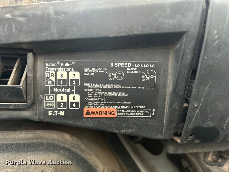 image for item EG0353 1998 International 2574  winch truck