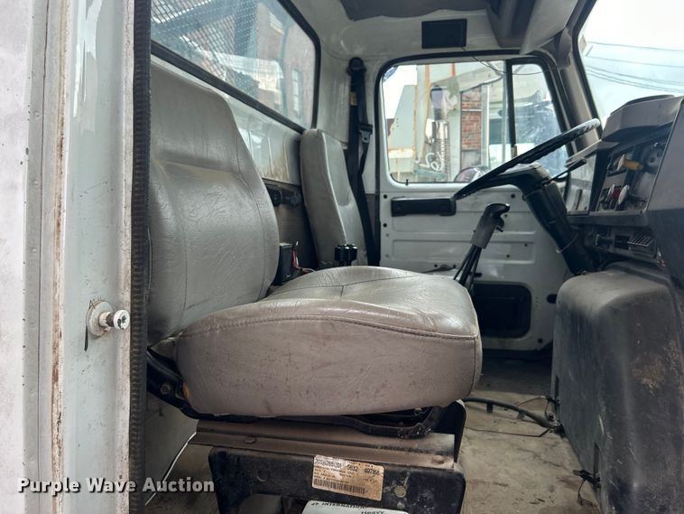 image for item EG0353 1998 International 2574  winch truck