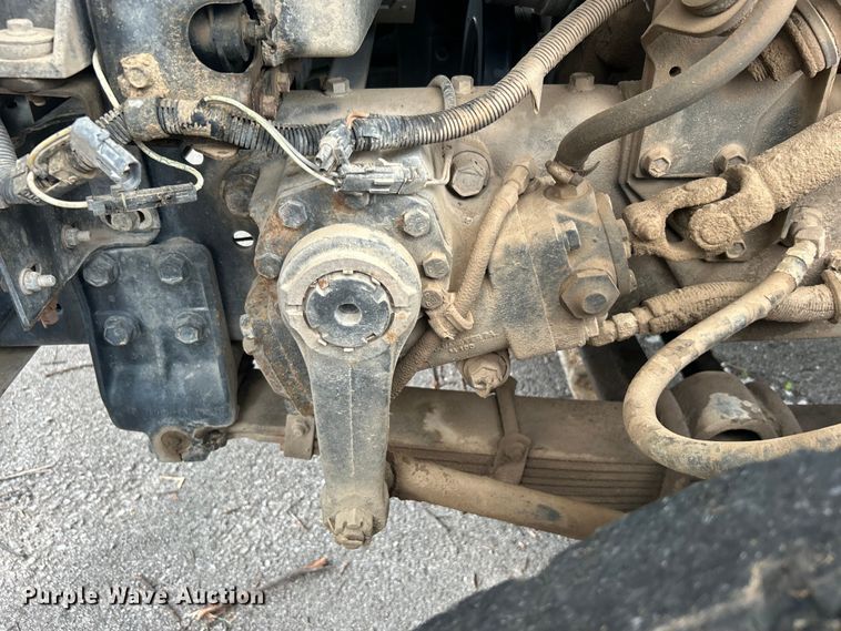 image for item EG0353 1998 International 2574  winch truck