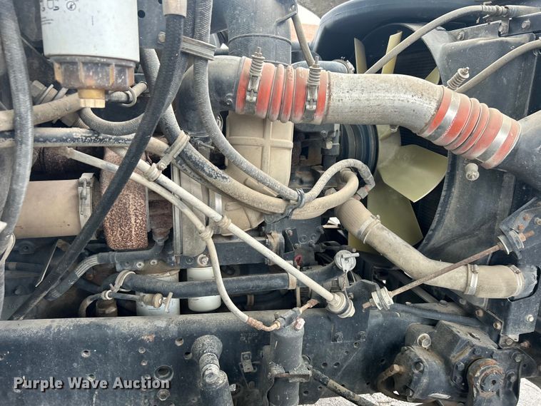 image for item EG0353 1998 International 2574  winch truck