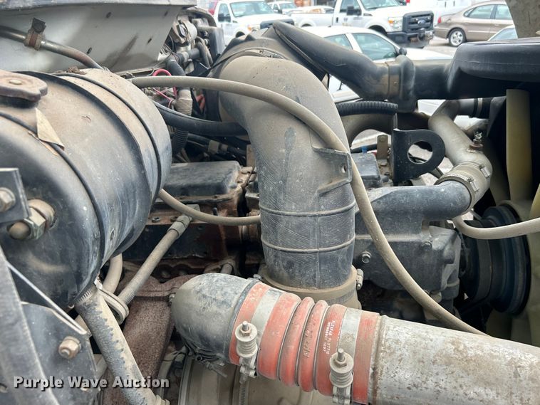 image for item EG0353 1998 International 2574  winch truck