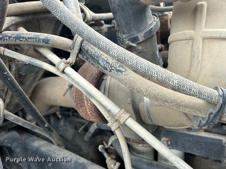 image for item EG0353 1998 International 2574  winch truck