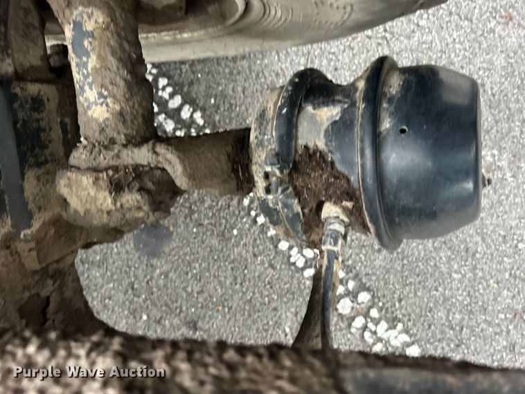 image for item EG0353 1998 International 2574  winch truck