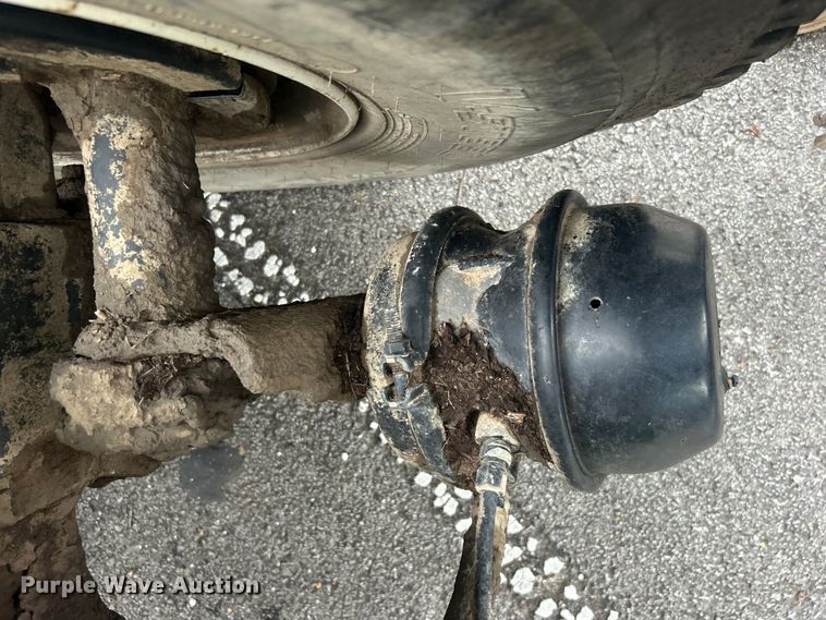 image for item EG0353 1998 International 2574  winch truck