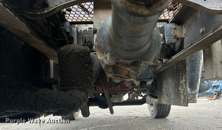 image for item EG0353 1998 International 2574  winch truck