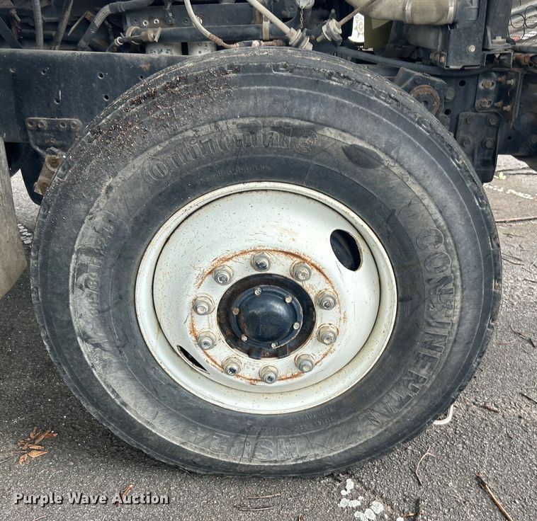 image for item EG0353 1998 International 2574  winch truck