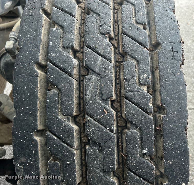 image for item EG0353 1998 International 2574  winch truck