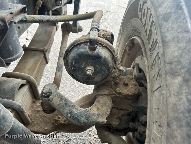 image for item EG0353 1998 International 2574  winch truck