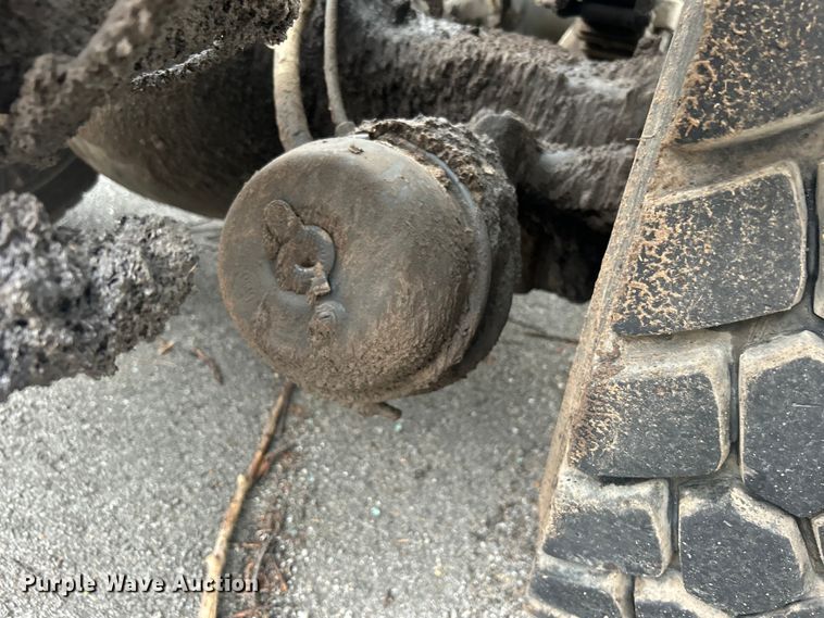 image for item EG0353 1998 International 2574  winch truck