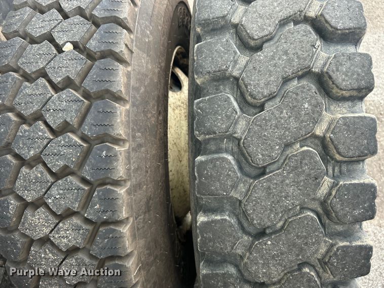 image for item EG0353 1998 International 2574  winch truck