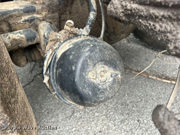 image for item EG0353 1998 International 2574  winch truck