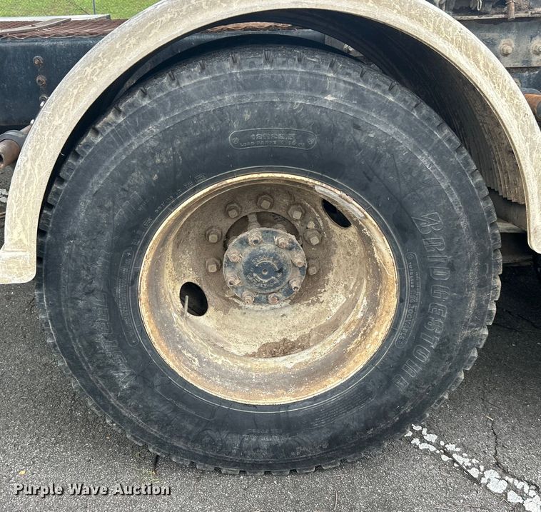 image for item EG0353 1998 International 2574  winch truck