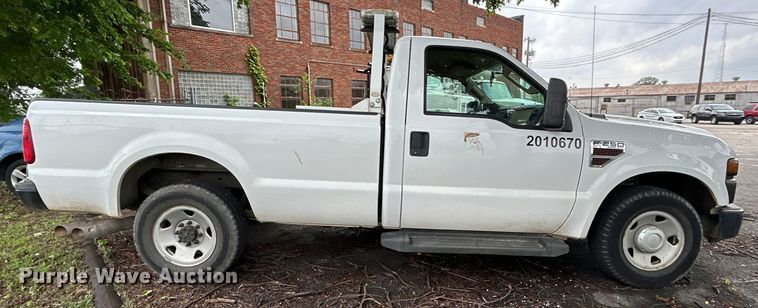 image for item EG0355 2010 Ford F250 Super Duty pickup truck