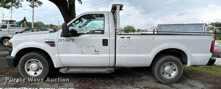 image for item EG0355 2010 Ford F250 Super Duty pickup truck